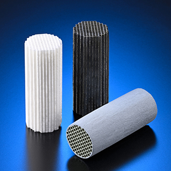 メタネーション反応用ハニカム型触媒担体（開発中）